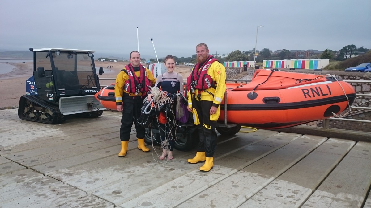 Volunteers rescue kitesurfer from Polesands