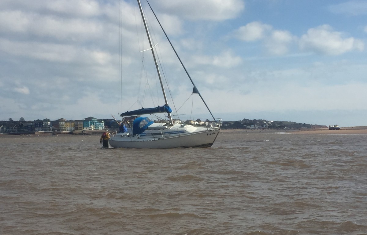 Exmouth RNLI volunteers assist four from two stricken yachts