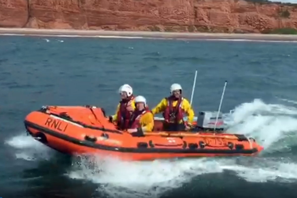 Exmouth RNLI Inshore Lifeboat called to assist stranded kitesurfer